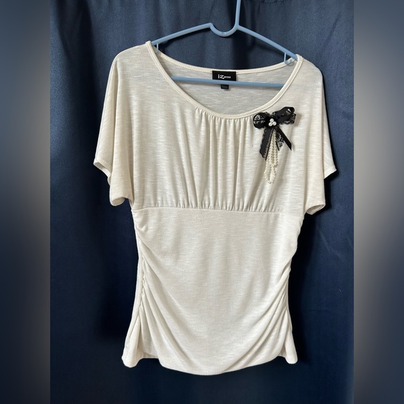 Off white top. Work attire. - Picture 1 of 2